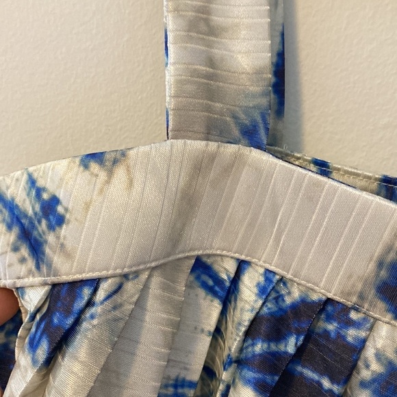 H&M, Beautiful Pleated Sleeveless Cropped Blue Sunburst Blouse, Size S - Picture 5 of 7